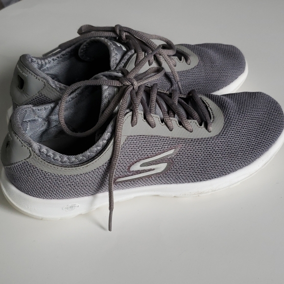 skechers yoga sneakers